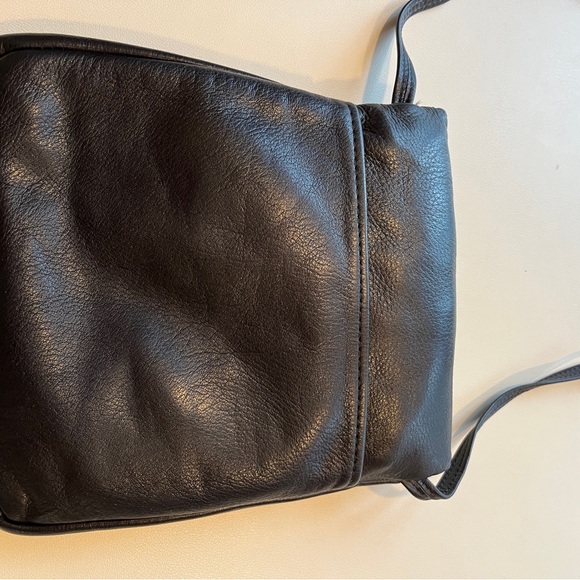 Breezy Mountain Black Leather Shoulder Bag with Turquoise Accent - Picture 2 of 5